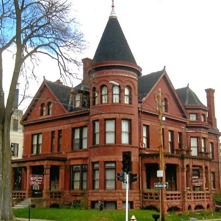 The Redstone Inn And Suites Dubuque Dış mekan fotoğraf