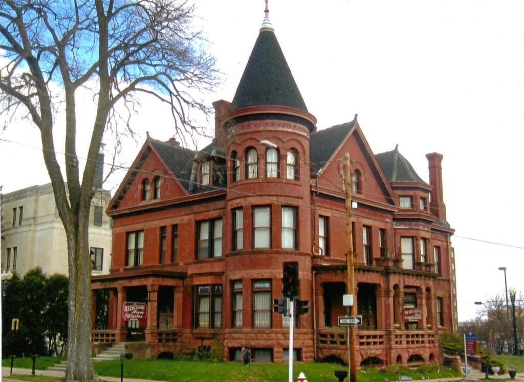 The Redstone Inn And Suites Dubuque Dış mekan fotoğraf